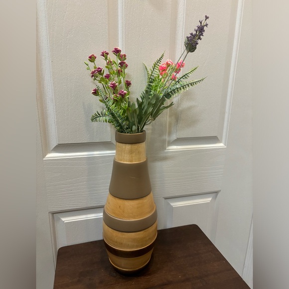 Tahari Wooden Vase - Picture 4 of 11